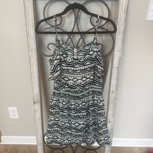 MUDD Ruffle Top Black and White Tribal‎ Print Mini Dress Size Large